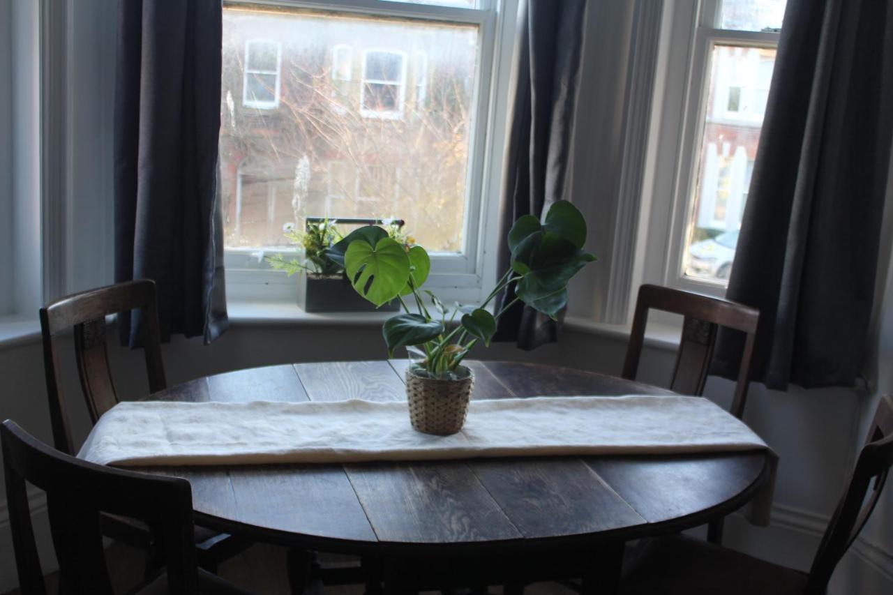 Canterbury Accommodations With Free Car Park Onsite And High Speed Wifi Bagian luar foto